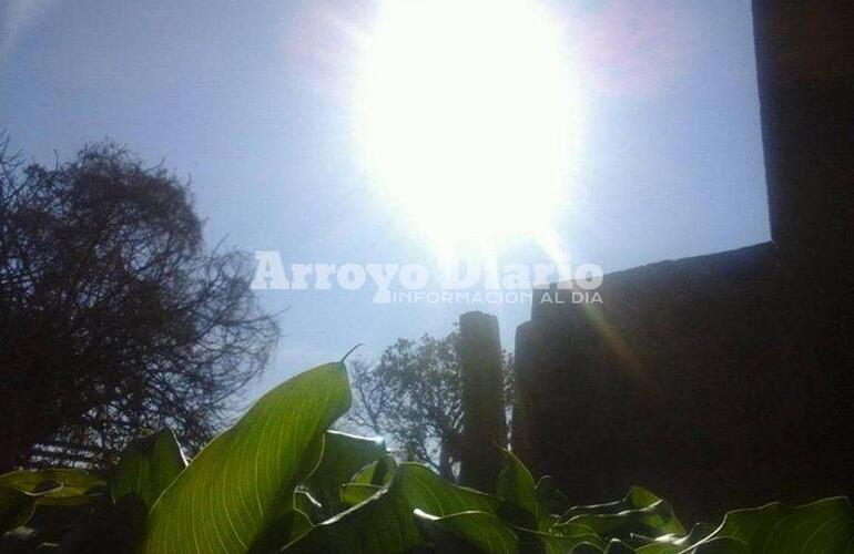 Ni una nube. Cielo bien despejado para esta jornada de domingo.