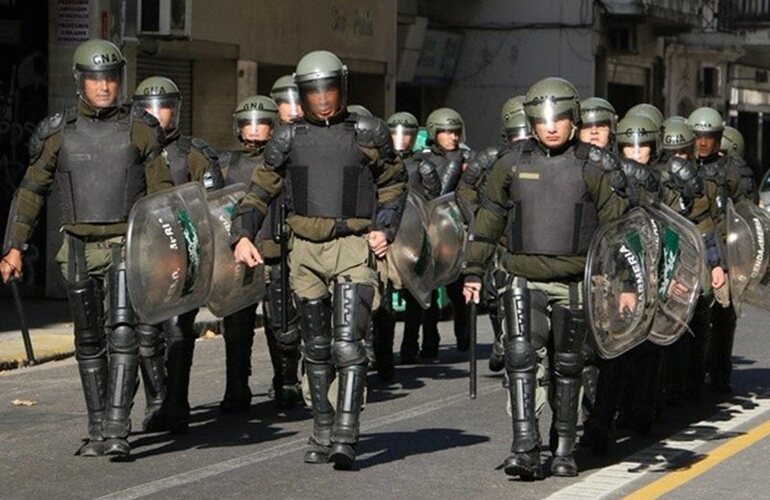 Gendarmer&iacute;a por las calles de la ciudad. Foto: Alan Monz&oacute;n/Rosario3.com