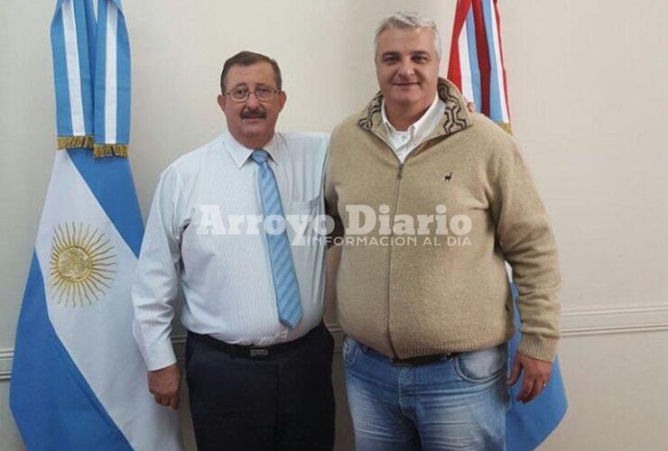 En la foto. El jefe municipal de Arroyo Seco junto al senador del departamento Rosario