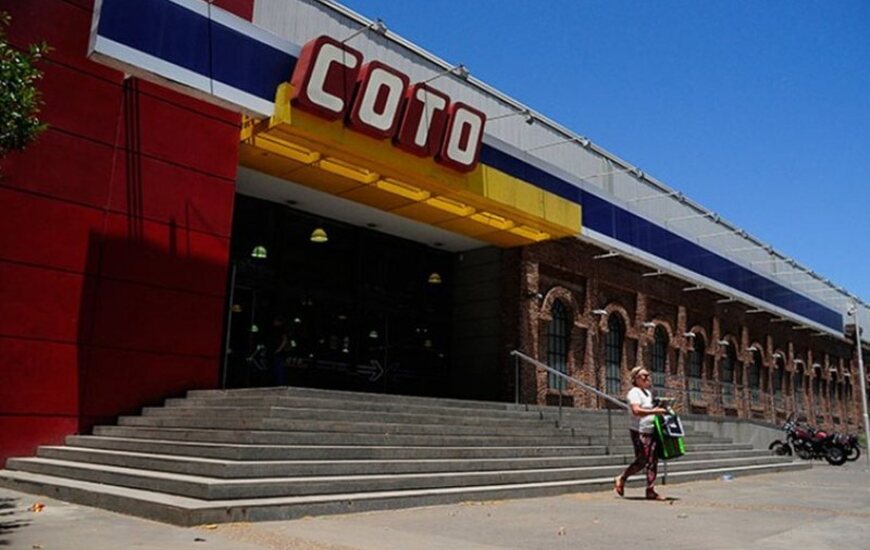 Imagen de Trabajadores de Coto recibieron telegramas de despido