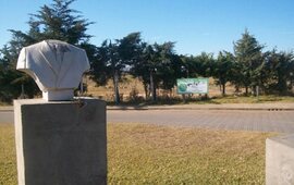 Imagen de Le arrancaron la cabeza al busto de Néstor Kirchner