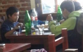 Imagen de Asado solidario: una parrilla invita a comer a chicos de la calle