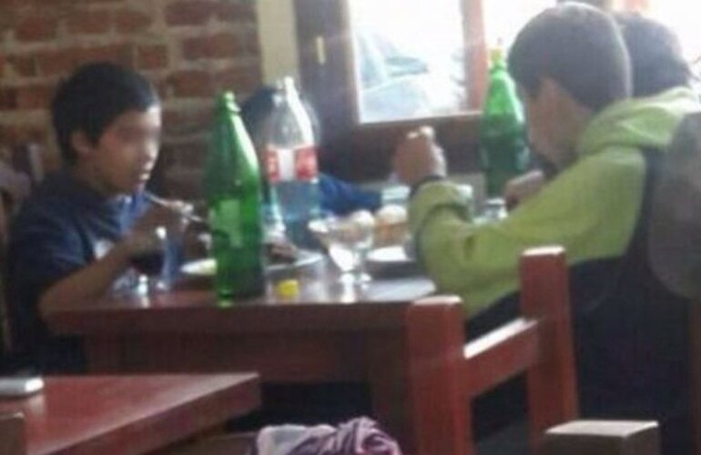 Imagen de Asado solidario: una parrilla invita a comer a chicos de la calle