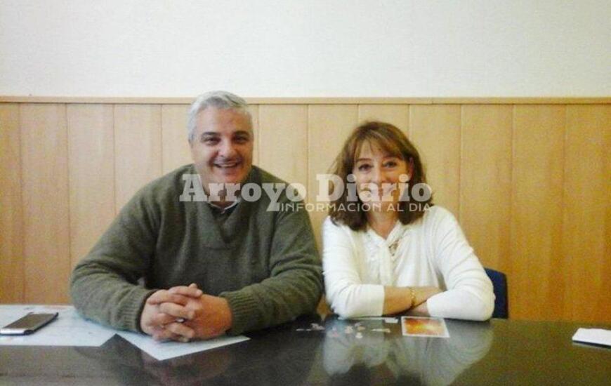 Nizar Esper y Ester Caserio en la municipalidad este mediod&iacute;a.