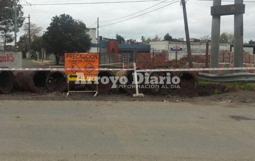 Tapadas. Las alcantarillas que retiraron estaban completamente obstruidas.