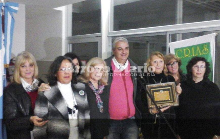 Presente. El intendente Nizar Esper entregó una placa con motivo de estos 20 años de CRIAS