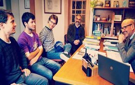 Regreso. Tras haber obtenido el puesto 32, Mariano, Mart&iacute;n y Pablo fueron recibidos por el rector de la UNR, H&eacute;ctor Floriani.