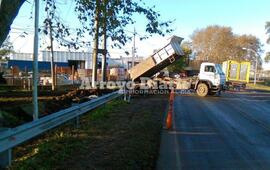 Ultimaban detalles. Empleados municipales trabajaban este miércoles para finalmente culminar con las tareas en este sector.