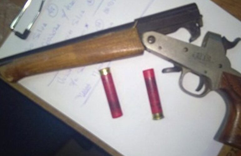 Imagen de Pueblo Esther: Dos menores de edad aprehendidos con un pistolón