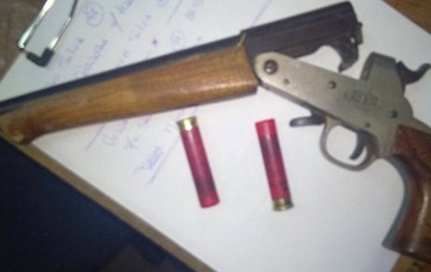 Imagen de Pueblo Esther: Dos menores de edad aprehendidos con un pistol&oacute;n
