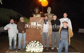 Luego del acto. Esta fue una de las postales de este viernes por la noche.