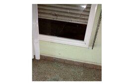 Por la ventana.Los ladrones ingresaron al local violentando una de las ventanas del comercio. Foto: Facebook
