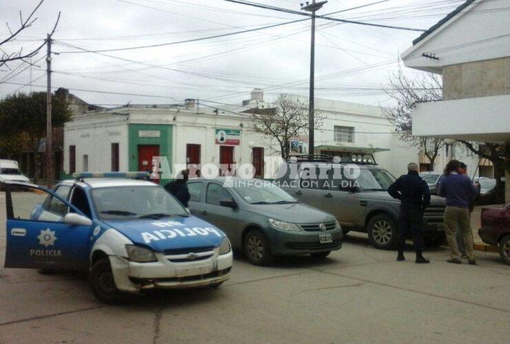 En el lugar. La policía entrevistó a Maiorano en el lugar donde se registró el hecho delictivo.