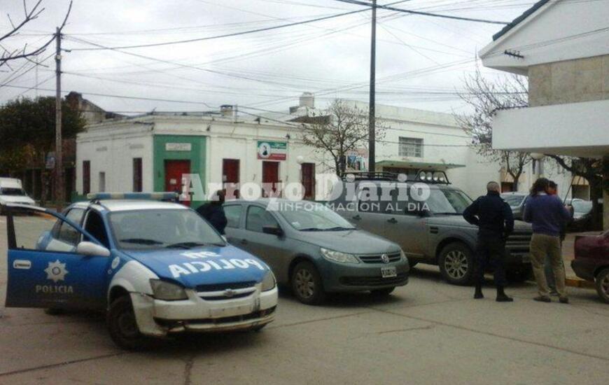 En el lugar. La polic&iacute;a entrevist&oacute; a Maiorano en el lugar donde se registr&oacute; el hecho delictivo.