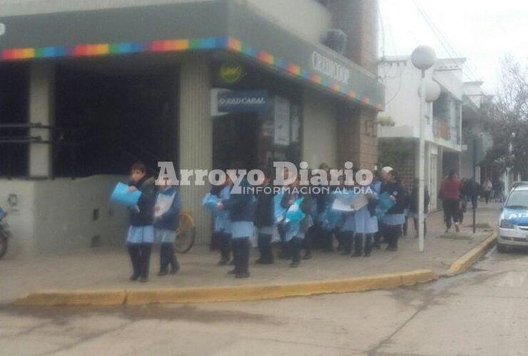 Muy entusiasmados. Los chicos recorrieron distintas calles de la ciudad disfrutando de la actividad.