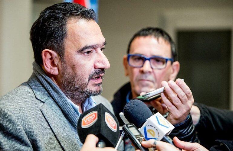 El Secretario General de FESTRAM Claudio Leoni y detr&aacute;s el Secretario General del Sindicato en Arroyo Seco, Sergio Gaudio. Foto: Facebook Municipales SF