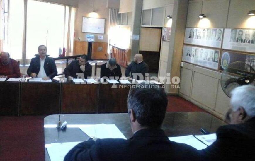En sesión pública. Los ediles en pleno desarrollo de la sesión del día de la fecha.