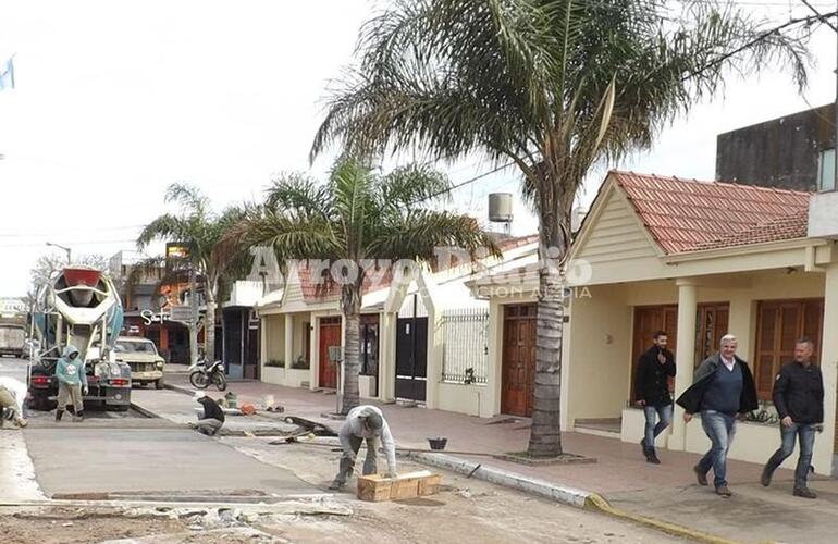 De recorrida. El intendente Nizar Esper estuvo recorriendo la obra este mediod&iacute;a.