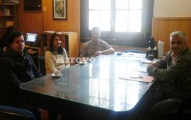 En la intendencia. Tomás Cappiello, Mónica Ríos, Horacio Garzia y Nizar Esper.