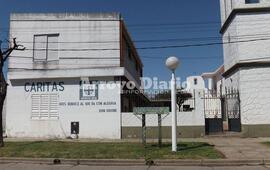 Gálvez y Sarmiento. El edificio en el que funciona CARITAS está ubicado lindero a la Capilla Santa Lucía.