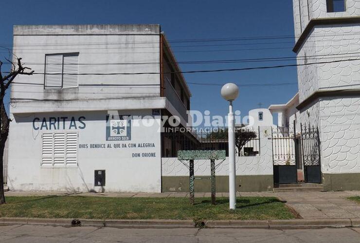Gálvez y Sarmiento. El edificio en el que funciona CARITAS está ubicado lindero a la Capilla Santa Lucía.
