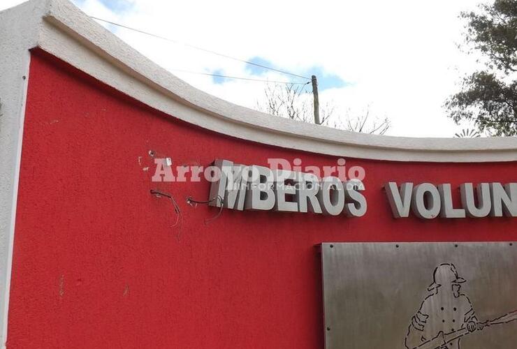 Imagen de Vándalos atacaron el monumento al Bombero Voluntario