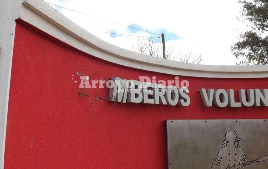 Imagen de Vándalos atacaron el monumento al Bombero Voluntario