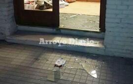 Rápidos. Al romper el vidrio la alarma se activó pero el robo se perpetró en apenas unos segundos.