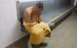 Angustiado. El joven esperaba en el hospital mientras su familia viajaba desde Rosario a buscarlo.