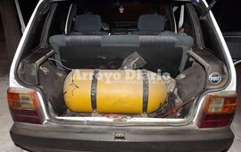 Lo vaciaron. En la parte trasera del auto contaban con una serie de parlantes que desaparecieron por completo.