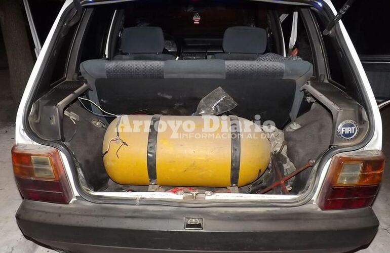 Lo vaciaron. En la parte trasera del auto contaban con una serie de parlantes que desaparecieron por completo. Lo vaciaron. En la parte trasera del auto contaban con una serie de parlantes que desaparecieron por completo.