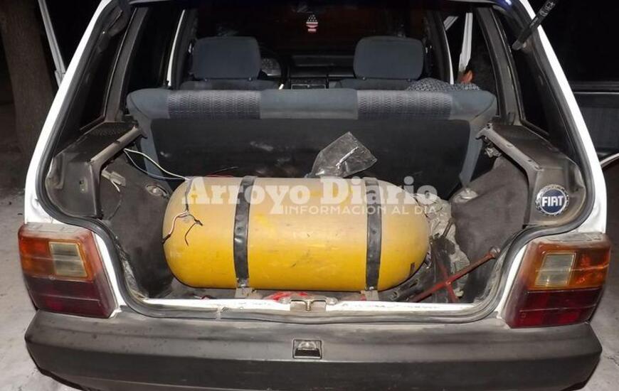 Lo vaciaron. En la parte trasera del auto contaban con una serie de parlantes que desaparecieron por completo.