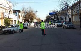 Belgrano al 600. Uno de los controles se montó sobre calle Belgrano al 600, frente al edificio del Colegio San José.