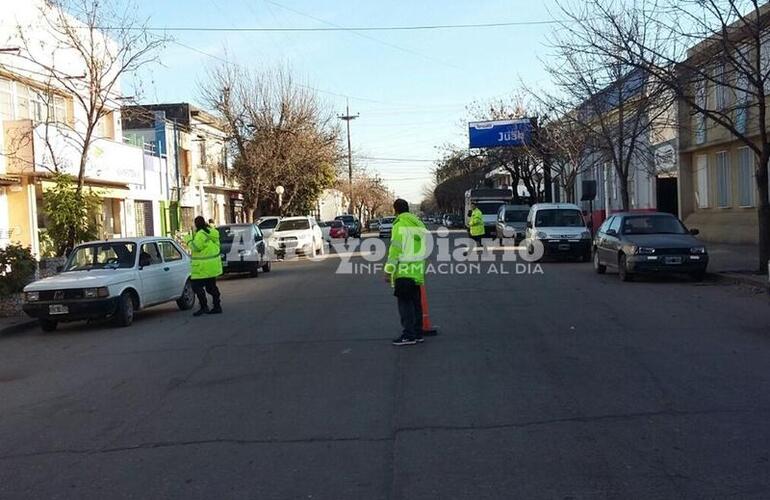 Belgrano al 600. Uno de los controles se montó sobre calle Belgrano al 600, frente al edificio del Colegio San José.