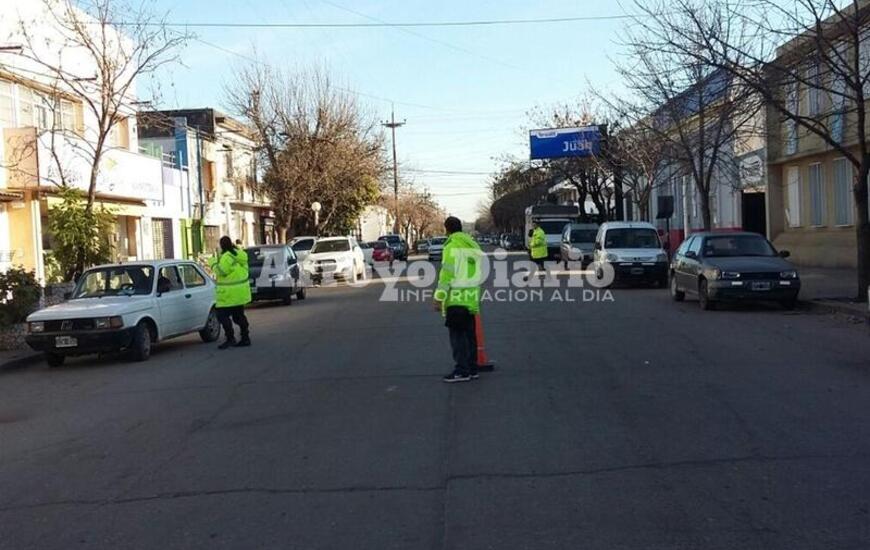 Belgrano al 600. Uno de los controles se montó sobre calle Belgrano al 600, frente al edificio del Colegio San José.