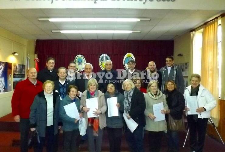 Parte del grupo. La mayor parte de los integrantes de CARITAS Parroquial asistió al acto en representación de todo el grupo de trabajo.