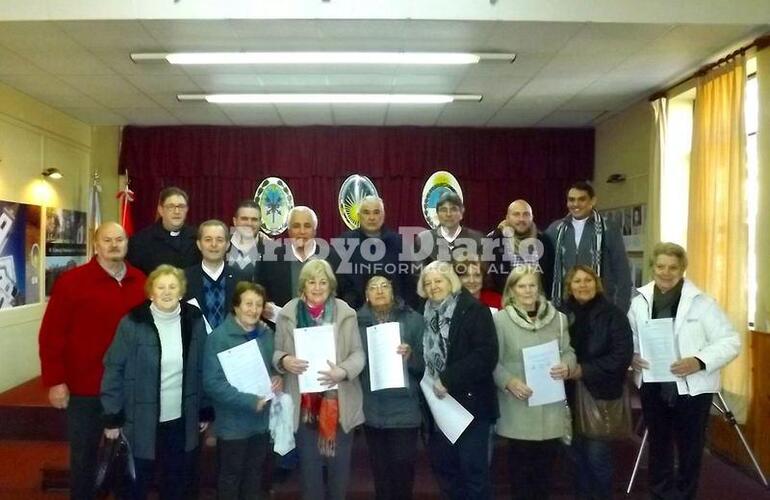 Parte del grupo. La mayor parte de los integrantes de CARITAS Parroquial asistió al acto en representación de todo el grupo de trabajo.
