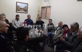 En reunión. Las autoridades en el concejo esta mañana.