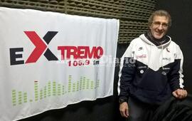 En la radio. Patricio Huerga tras la entrevista para "La Hora Municipal", la voz de los trabajadores.