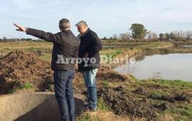 En el lugar. Garzia y Esper durante su recorrida inspeccionando los trabajos.
