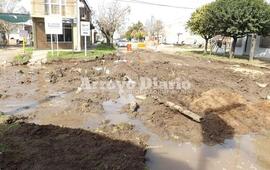 Rivadavia y San Nicolás. El municipio arrancó esta semana con la reparación del pavimento.