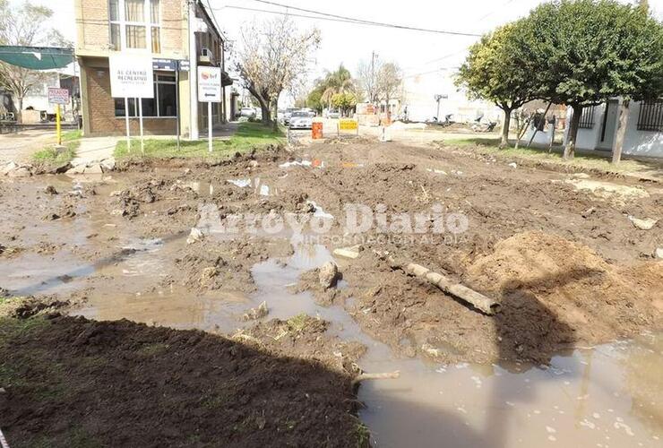Rivadavia y San Nicolás. El municipio arrancó esta semana con la reparación del pavimento.