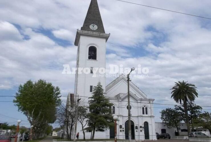 Lamentable. El robo se perpetró en la secretaría de la parroquia.