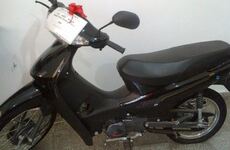 A estrenar. Esta es la moto 0 km que se sorteó esta noche.