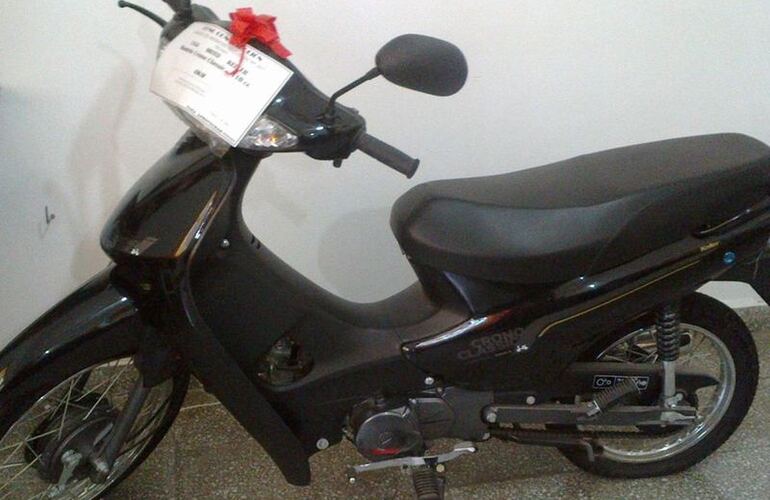 A estrenar. Esta es la moto 0 km que se sorteó esta noche.