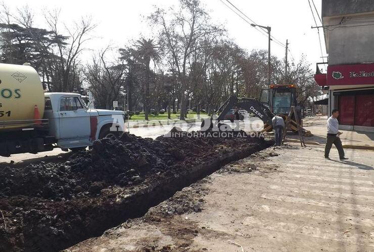 Trabajos similares. En lo que va de las últimas semanas ya se realizó el reemplazo de caños en distintos sectores de la ciudad.