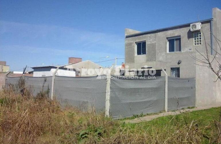 Por atrás. Los delincuentes ingresaron por la parte trasera de la vivienda, tras saltar el tejido perimetral. Por atrás. Los delincuentes ingresaron por la parte trasera de la vivienda, tras saltar el tejido perimetral.