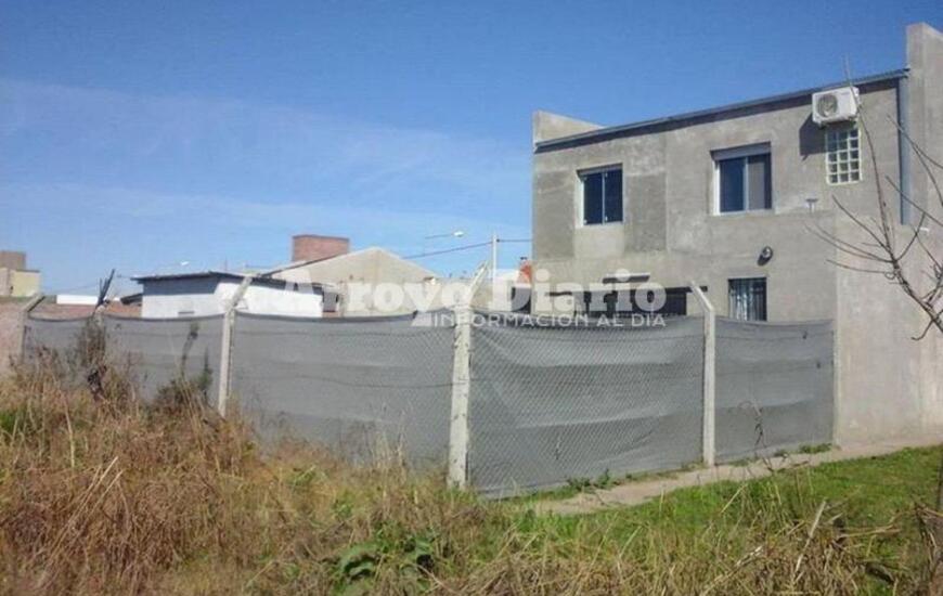 Por atrás. Los delincuentes ingresaron por la parte trasera de la vivienda, tras saltar el tejido perimetral.