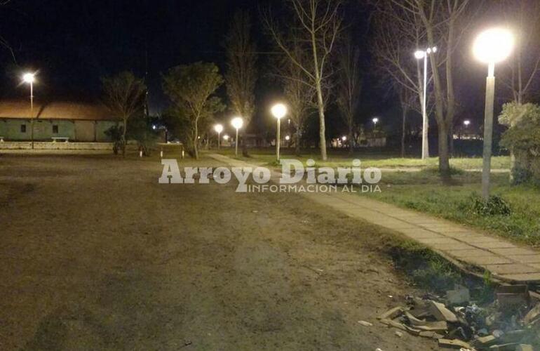 Reclamo. Los vecinos que suelen transitar de noche por este sector tambi&eacute;n ped&iacute;an mayor iluminaci&oacute;n por seguridad.