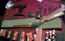Imagen de Allanamientos, detenidos, armas y hasta una granada de mano